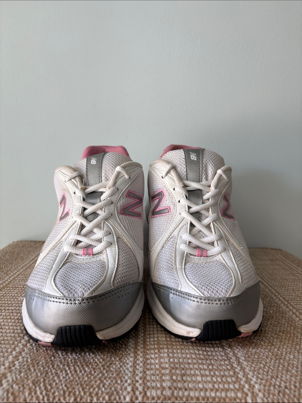 Women’s New Balance 496 Classic White Pink & Silver  Walking Sneakers. Size-10